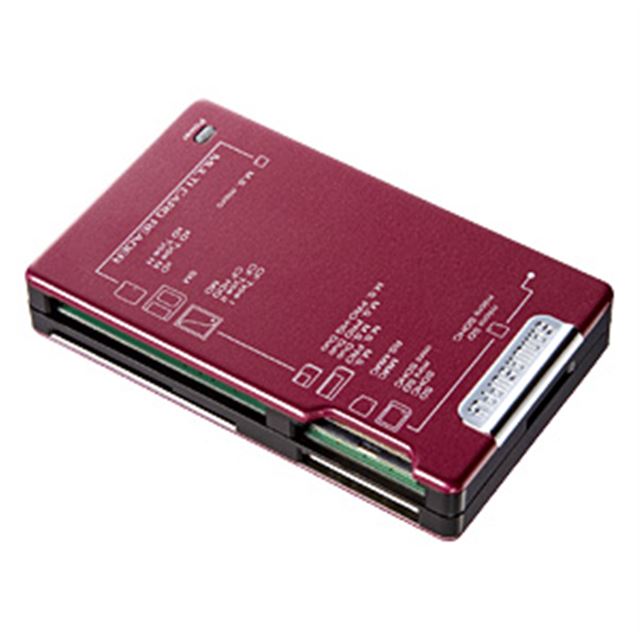 [ADR-MLT111R] 表面にアルミ素材を使った47メディア対応カードリーダー（レッド）。価格は3,990円