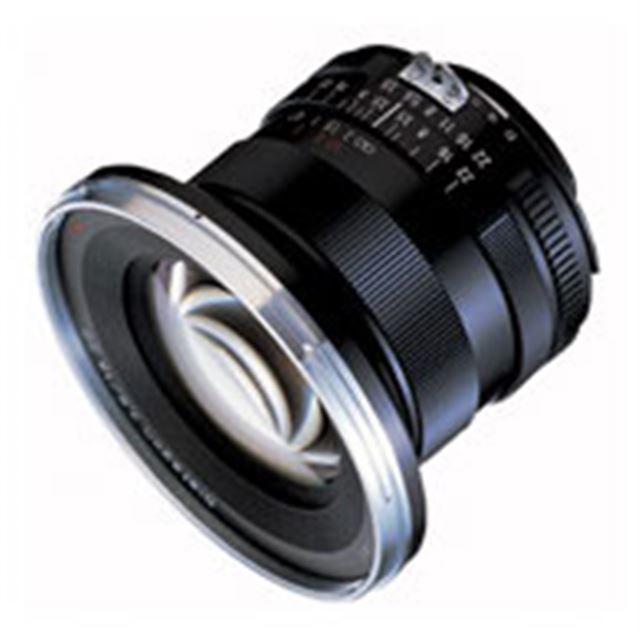 [Distagon T* 3.5/18ZF,ZK] フローティング機構を採用した超広角単焦点レンズ（最低撮影距離0.3m）。本体価格は152,500円