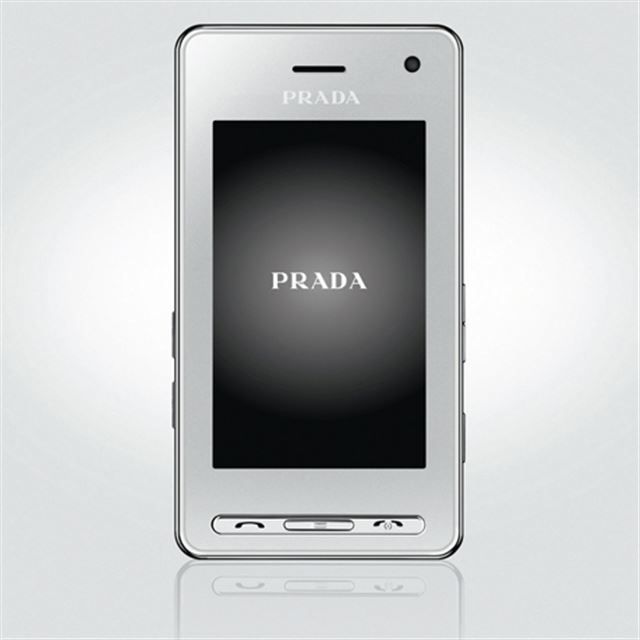 ドコモ、「PRADA Phone by LG」シルバー12/19発売 - 価格.com