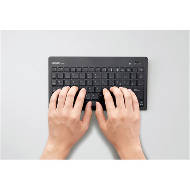 エレコム Windowsとiphone Ipadの両方に対応したワイヤレスキーボード 価格 Com