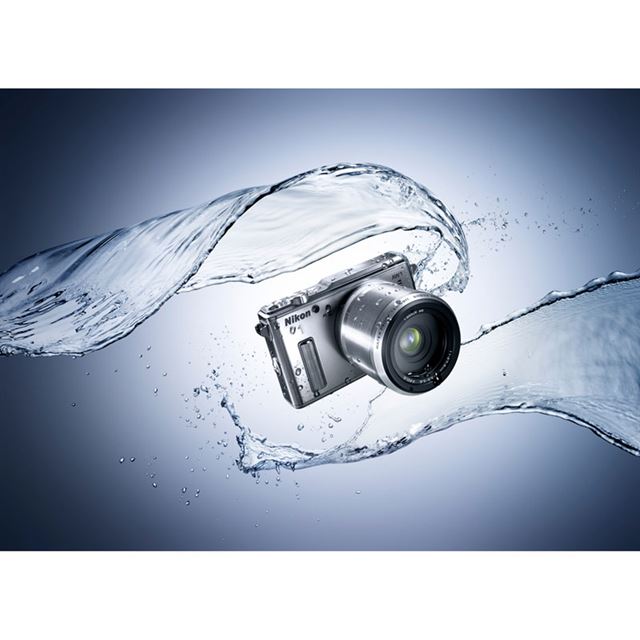 価格.com - ニコン、水深15mの防水、2mの耐衝撃性能を備えた「Nikon 1 AW1」