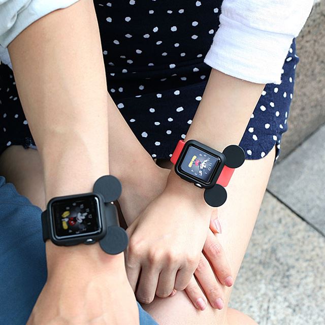 Hamee、ミッキーの耳が付いたAppleWatch専用カバー - 価格.com