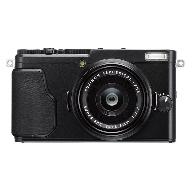 富士フイルム、F2.8/28mm相当レンズ搭載のAPS-Cコンデジ「X70」 - 価格.com
