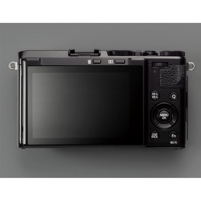 富士フイルム、F2.8/28mm相当レンズ搭載のAPS-Cコンデジ「X70」 - 価格.com