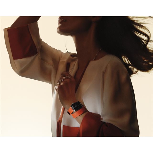 アップル、Apple Watch Hermesのレザーストラップに春の新色を追加