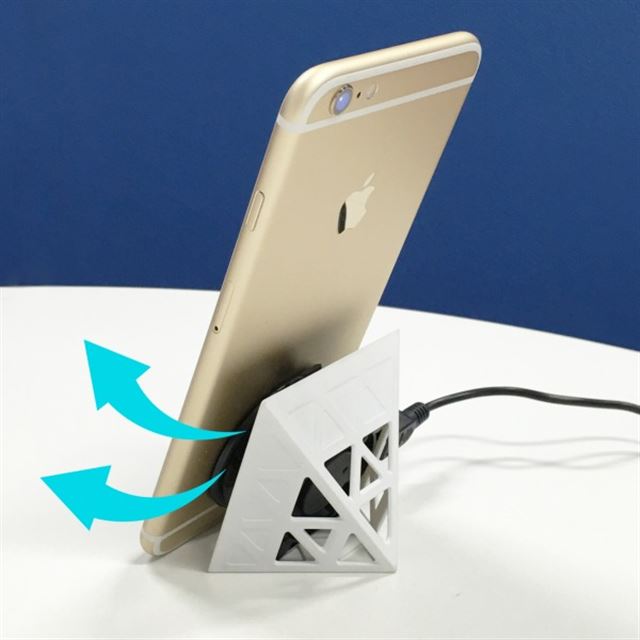 Iphoneとandroid両対応の送風クーラー付きスマホスタンド 価格 Com