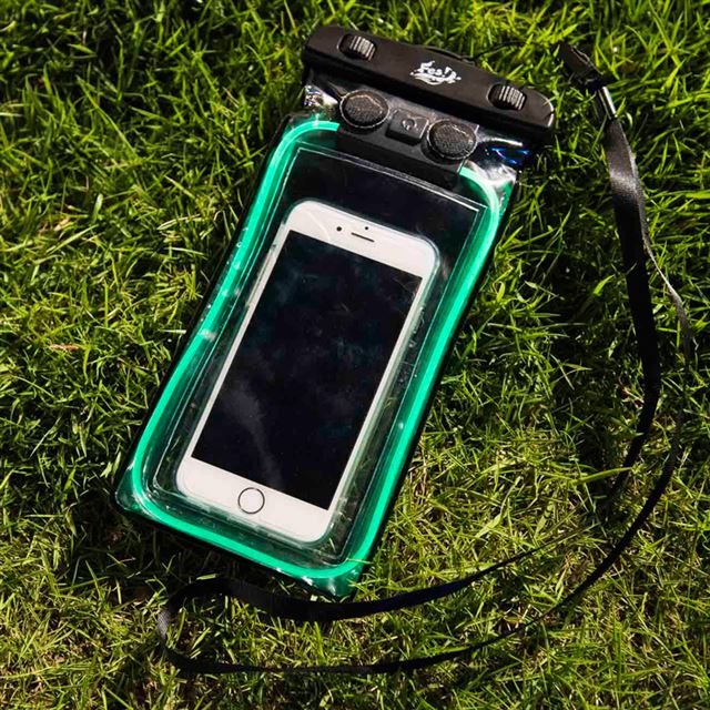 夏フェスやアウトドア向けのled発光 防水スマホケース Fes 価格 Com