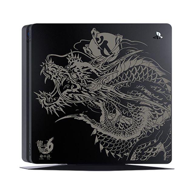 PS4に「龍が如く6」コラボモデル、主人公の刺青を刻印したトップカバー