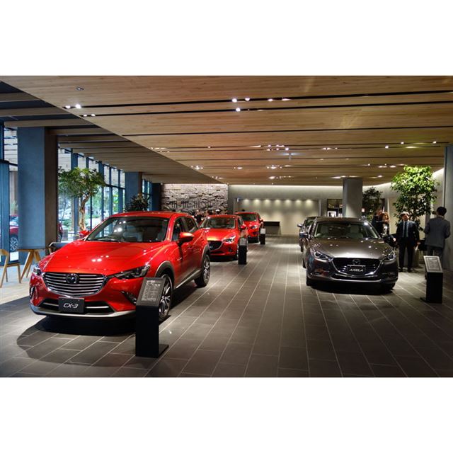 マツダデザインを体現した新世代店舗がオープン 価格 Com