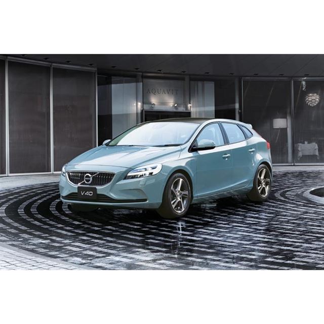 ボルボ アマゾン のブルーをまとった V40 の限定車登場 価格 Com