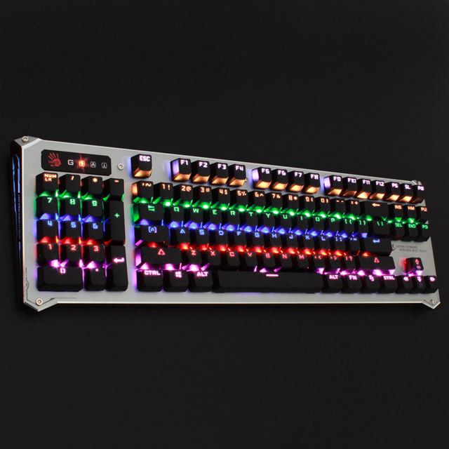 テンキーを左側に配置した 左利き用 Rgbゲーミングキーボード 価格 Com