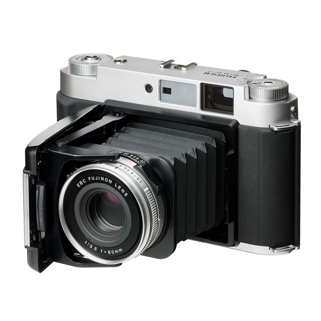 価格.com - 富士フイルム、中判フィルムカメラ「GF670 Professional シルバー」を販売終了