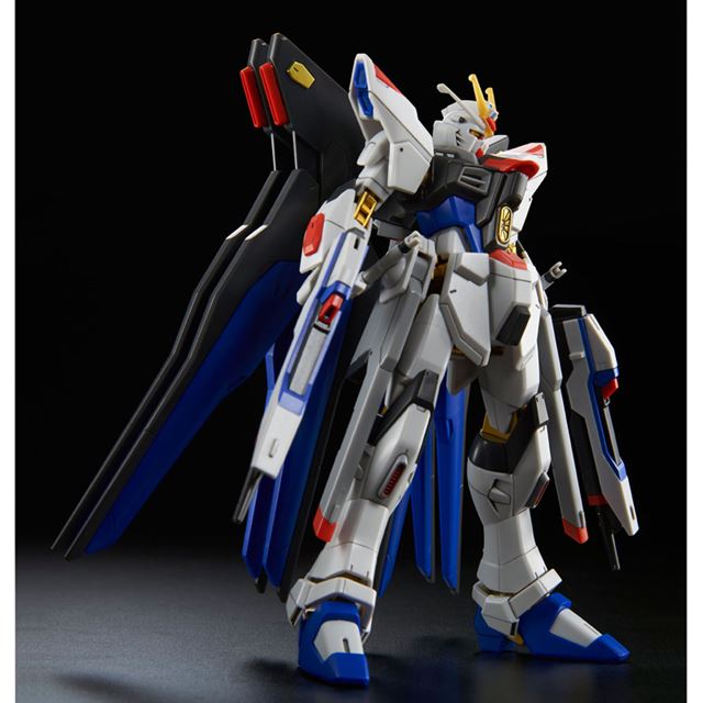 バンダイ、特別仕様の「ストライクフリーダムガンダム 光の翼DX 