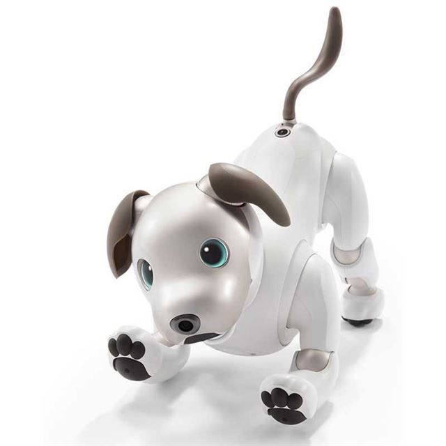 アイボ　Sony 最初のロボット犬