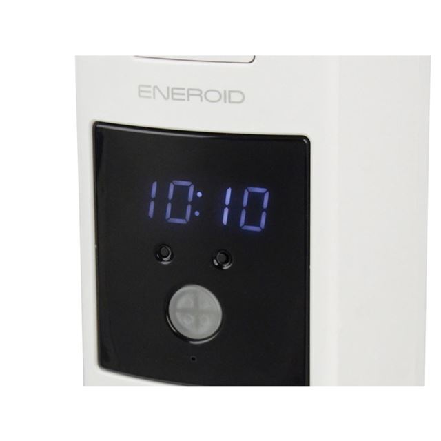 電池20本を充電できる「ENEROID」に、USB端子＆時計表示搭載モデル
