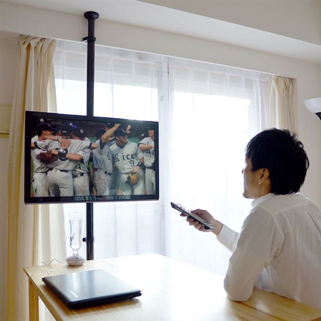 つっぱり棒を使って壁がけ風にできるテレビスタンド つっぱりtvポール 価格 Com