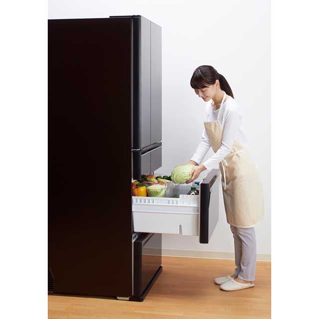 三菱電機、野菜室や瞬冷凍室を腰の高さに配置した「MX シリーズ」2機種