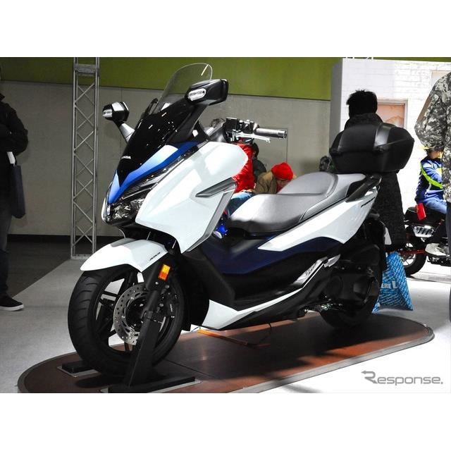 ホンダ フォルツァ 新型はパワースクリーン スマートキー復活 大阪モーターサイクルショー18 価格 Com