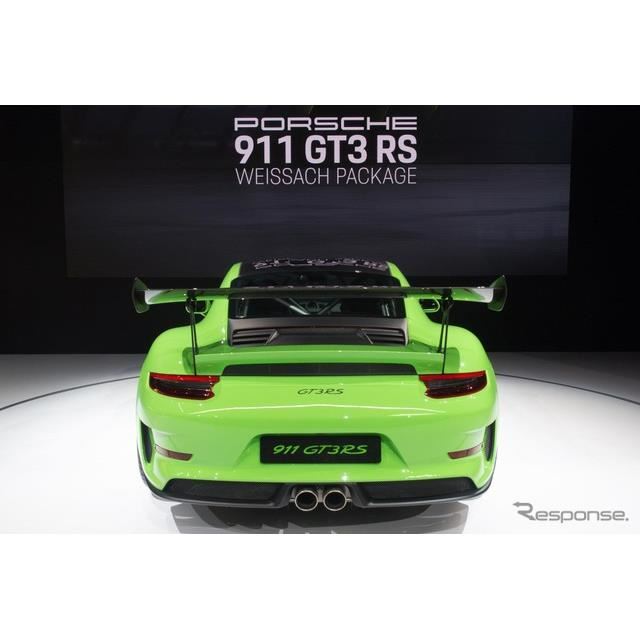 ポルシェ 911 GT3RS に軽量仕様の「ヴァイザッハ パッケージ」…ニューヨークモーターショー2018 - 価格.com