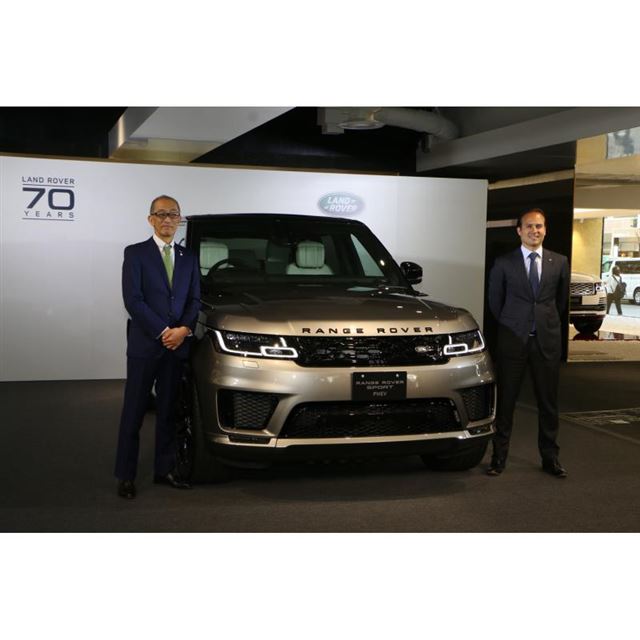 ランドローバー初のphevを レンジローバー と レンジローバー スポーツ の2車種に導入 価格 Com