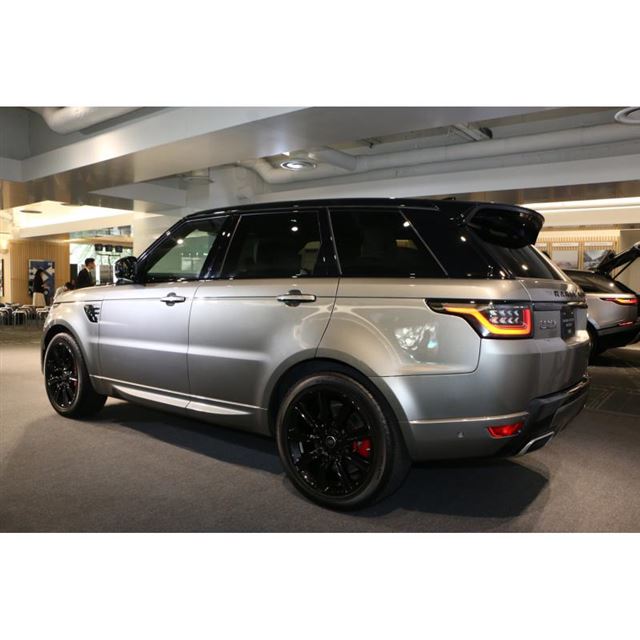 ランドローバー初のphevを レンジローバー と レンジローバー スポーツ の2車種に導入 価格 Com