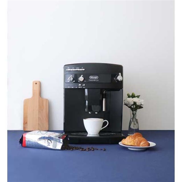 コンパクト エントリーモデル デロンギ DeLonghi 全自動コーヒーメーカー マグニフィカS ミルク泡立て手動 全2色 ECAM22112