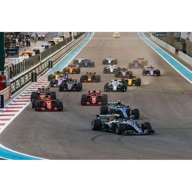 2018年11月25日に行われた、F1アブダビGPのスタートシーン。現在F1世界選手権のタイヤ...