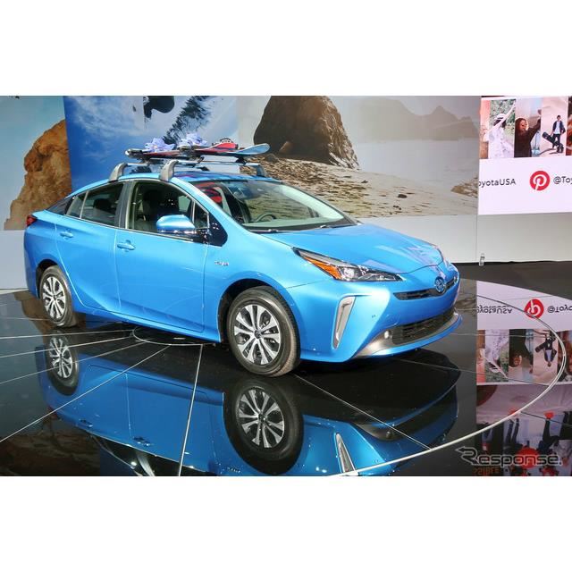 北米初のトヨタ プリウス 4wd登場 日本仕様とフロアが違う理由は ロサンゼルスモーターショー18 価格 Com