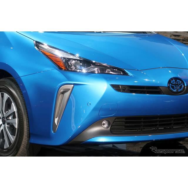 北米初のトヨタ プリウス 4wd登場 日本仕様とフロアが違う理由は ロサンゼルスモーターショー18 価格 Com