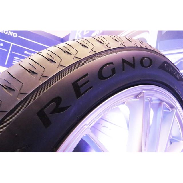 見た目にもこだわったという「GR-XII」。一部のサイズのタイヤには、「REGNO」のロゴをつ...