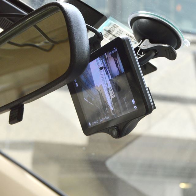 3カメラ搭載ドライブレコーダーが9 800円で発売 前方 後方 車内を撮影 価格 Com