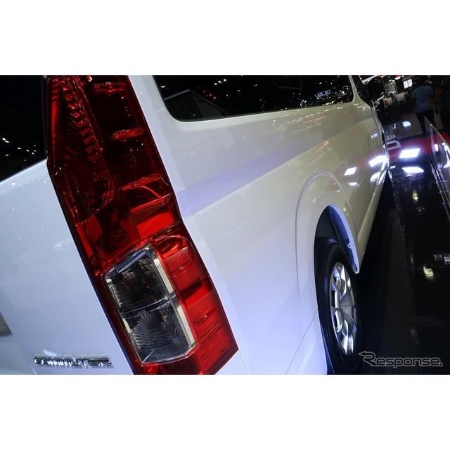 これは長い トヨタ ハイエース 新型を見た バンコクモーターショー19 価格 Com