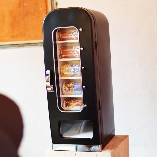 サンコー、“自動販売機のようなギミック”を備えた保冷庫「俺の自販機 