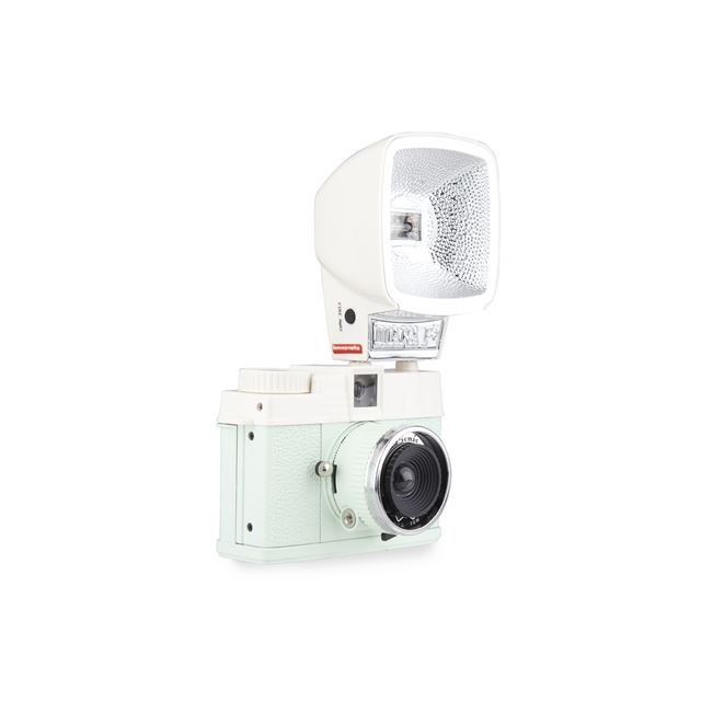 ロモ、淡いグリーンの35mmフィルムカメラ「Diana Mini Picnic」 - 価格.com