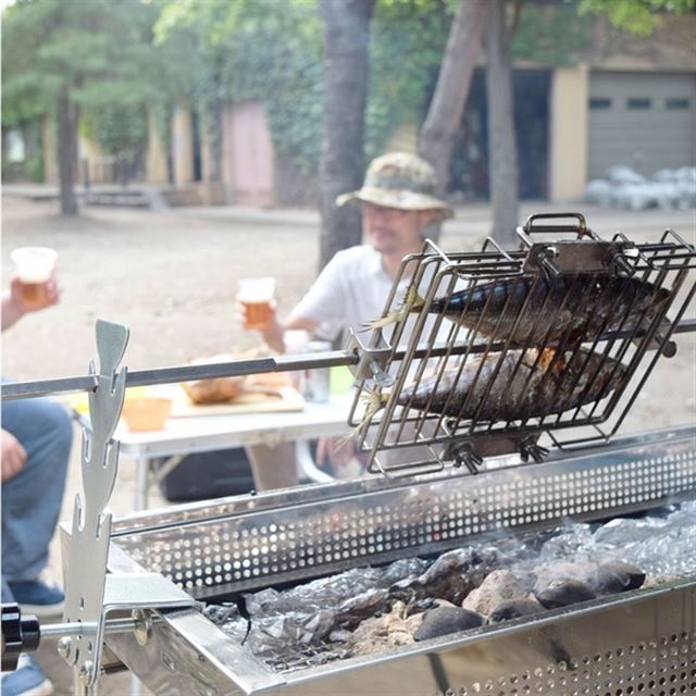 サンコー、チキンの丸焼きなどに適した「自動回転式BBQ用丸焼き