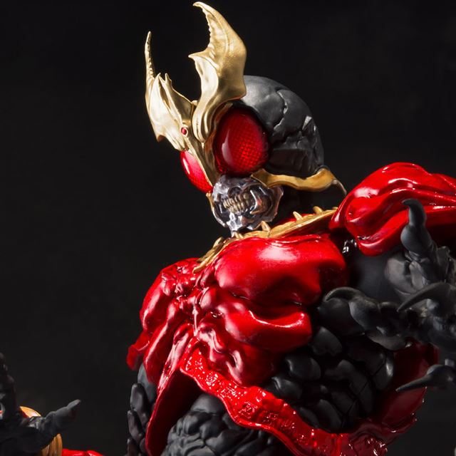 大山竜氏が造形した「仮面ライダークウガ」フィギュア、ゴ・バダー・バ型台座付き - 価格.com