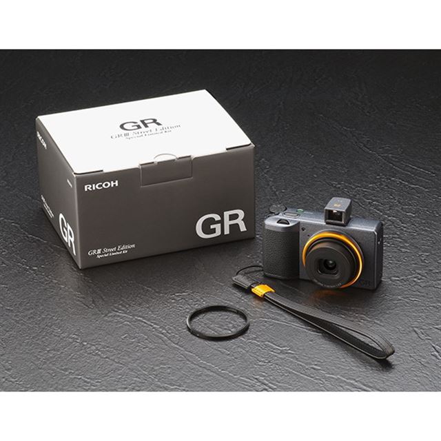 リコー、メタリックグレー塗装と山吹色を施した「RICOH GR III Street