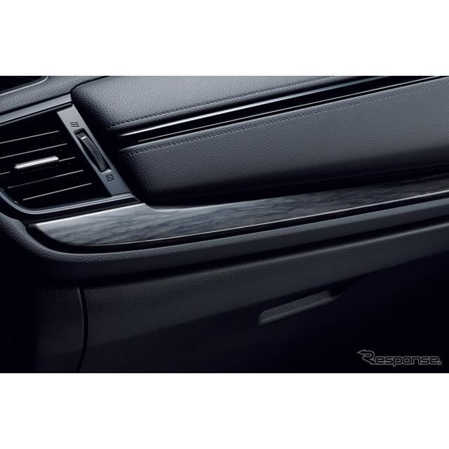 ホンダ CR-V ブラックエディション ドアオーナメントパネルをピアノブラック調塗装に変更