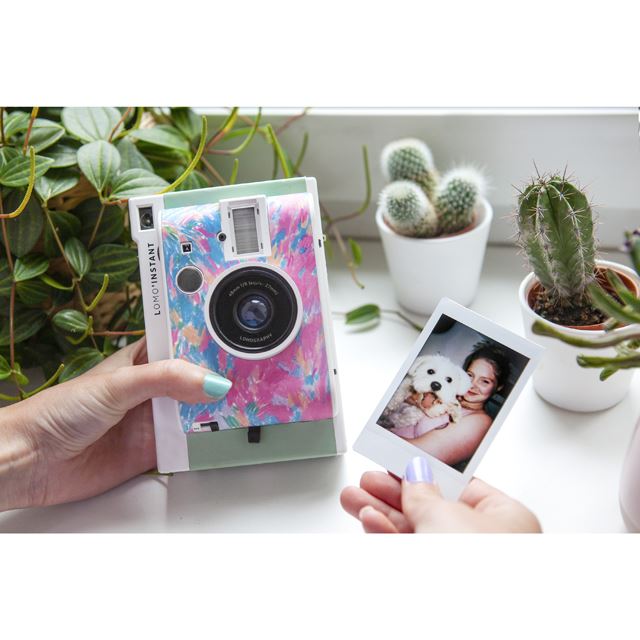 インスタントカメラ Lomo Instant にpark Song Leeとのコラボモデル 価格 Com