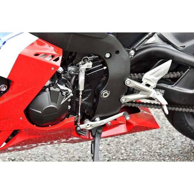 ホンダ Cbr1000rr R 試乗 すべてが上質さに満ちあふれている 超弩級の3連 R 青木タカオ 価格 Com