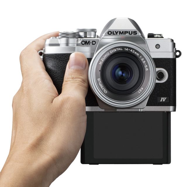 [美品]★OLYMPUS  OM-D E-M10　レンズ3本付！ミラーレス一眼