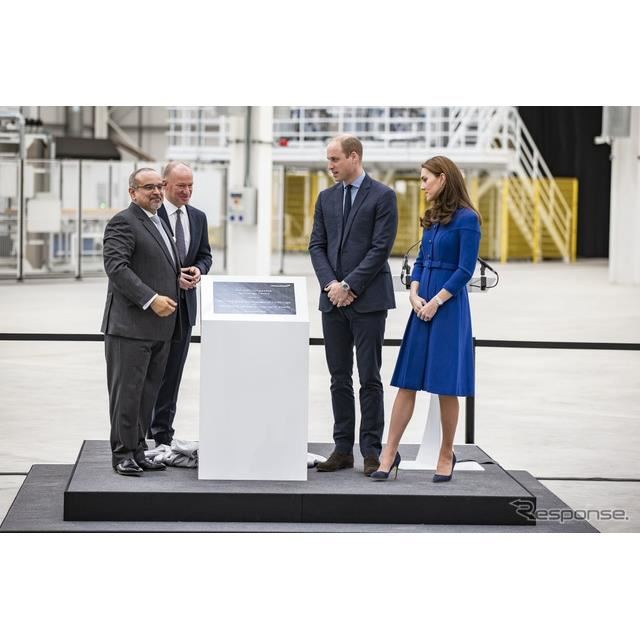 マクラーレンオートモーティブのコンポジットテクノロジーセンター（MCTC）を訪問した英国ケンブリッジ公ウィリアム王子とケンブリッジ公爵夫人