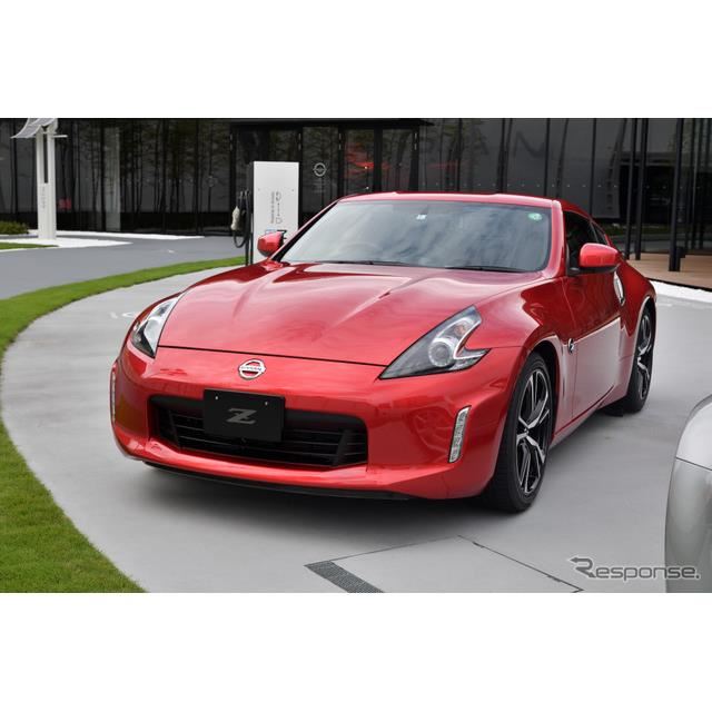 日産 フェアレディz 次期型 1 4スケールモデル 歴代6車種とともに展示中 Nissan Crossing 価格 Com