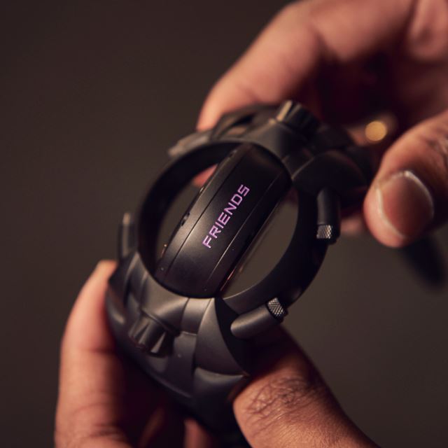バットマン×ガガミラノ、回転式フェイスのコラボ腕時計を限定発売 