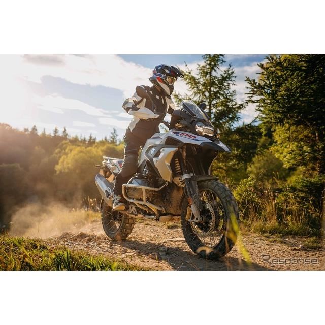 BMWモトラッド、アドベンチャーモデル新型『R1250GS』発売へ 価格は219