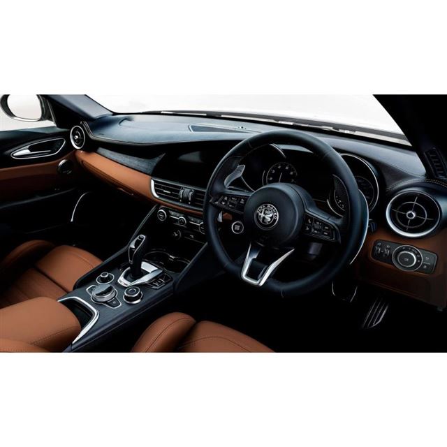 アルファ ロメオ ジュリア にグリーンの限定車 ヴィスコンティエディション 登場 価格 Com