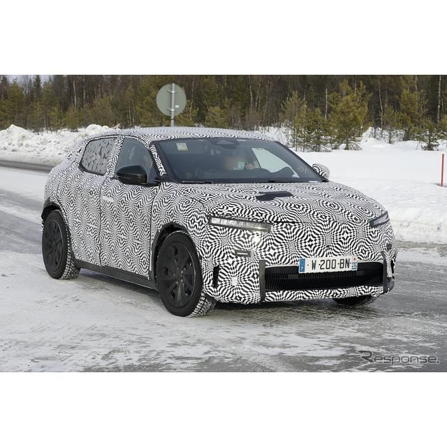 日産 アリア の兄弟車が22年にデビュー ルノー版電動suv 市販型を初スクープ 価格 Com