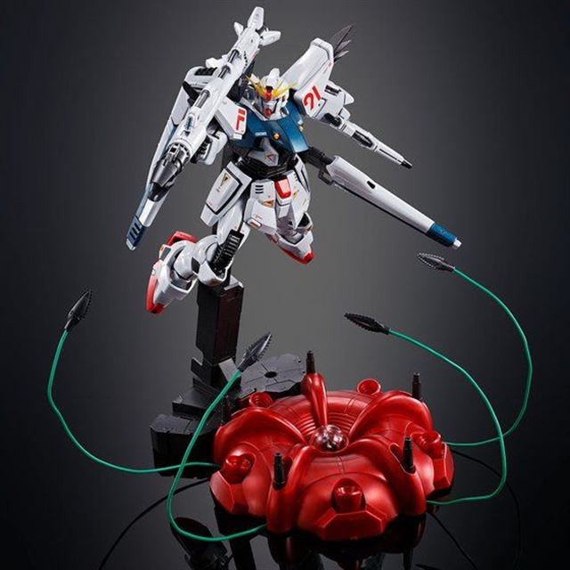 チタニウムフィニッシュ加工のMGガンプラ「ガンダムF91」、ラフレシア型台座付き - 価格.com