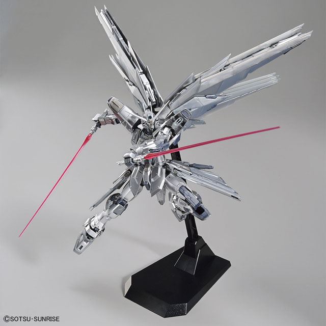 9,900円、シルバーコーティングの限定MGガンプラ「フリーダムガンダム