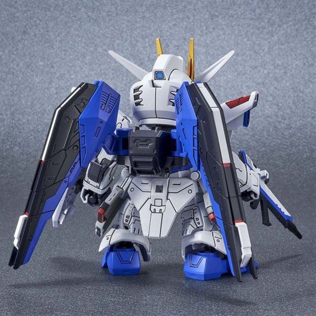 FW GUNDAM CONVERGE」上海の実物大フリーダムガンダム立像が登場